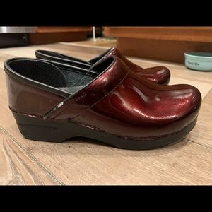 Dansko Professional Garnet Patent Size 39